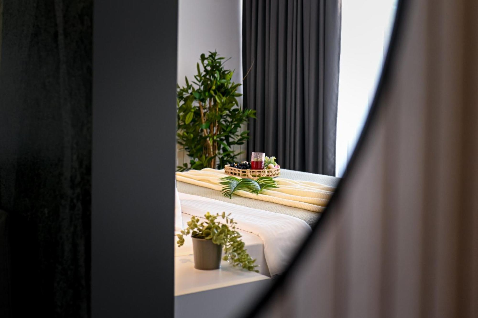 Urban Elegance - Stylish Central Accommodation Bucarest Habitación foto