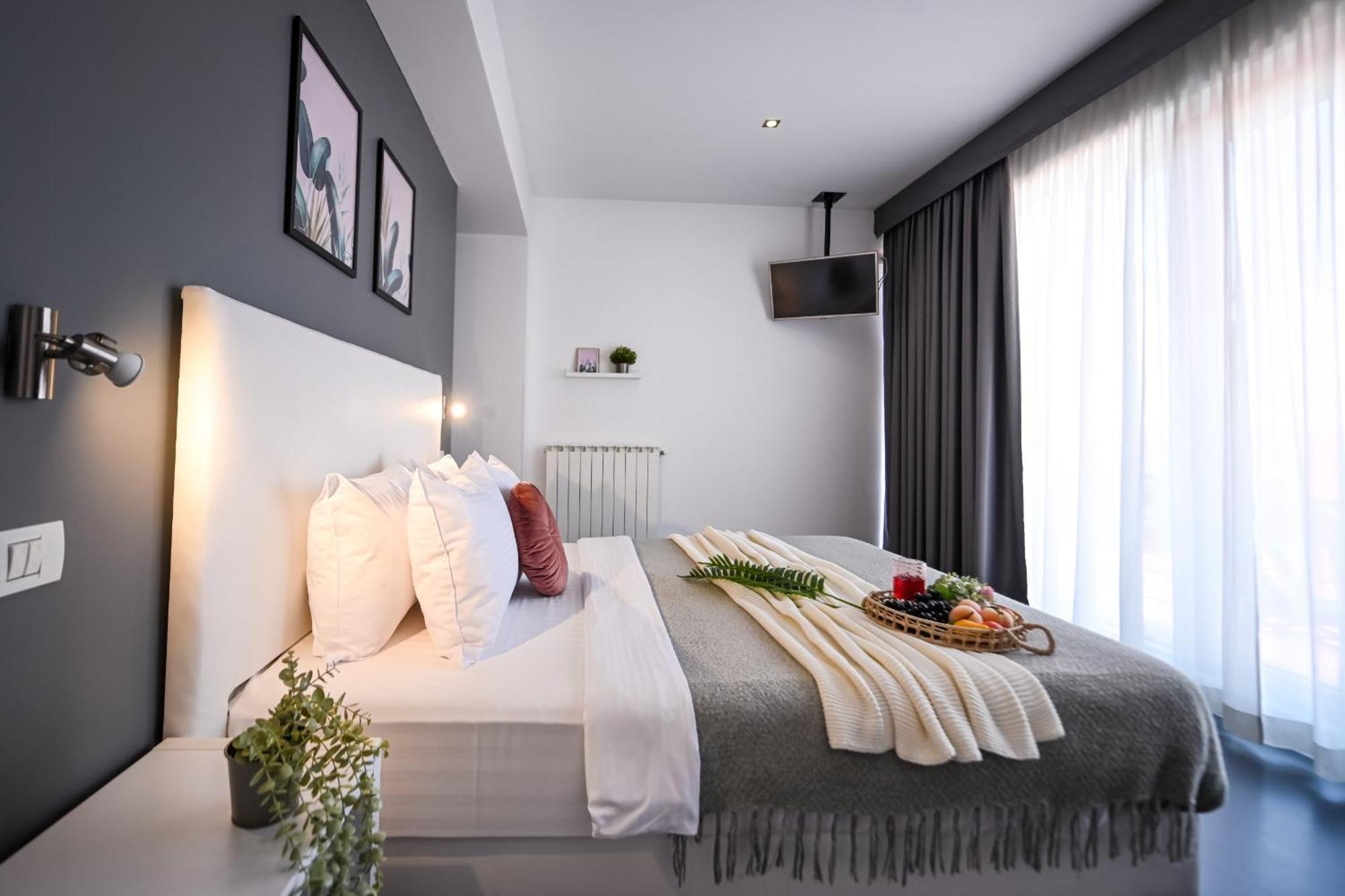 Urban Elegance - Stylish Central Accommodation Bucarest Habitación foto