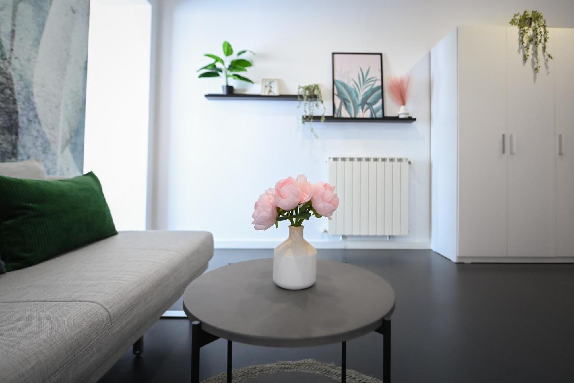 Urban Elegance - Stylish Central Accommodation Bucarest Habitación foto